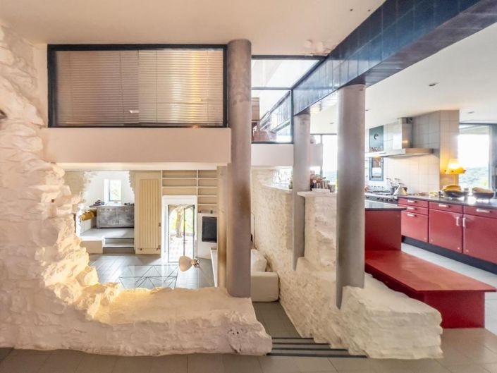 Image No.10-3 Bed Property for sale