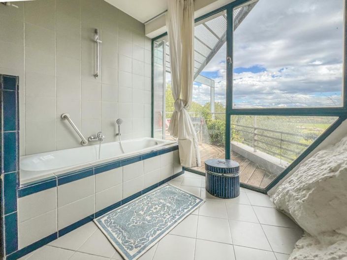 Image No.11-3 Bed Property for sale