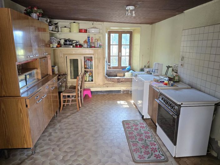 Image No.10-6 Bed Property for sale