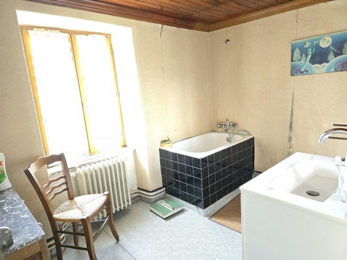 Image No.17-6 Bed Property for sale