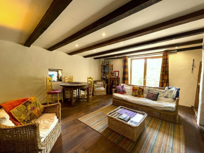 Image No.12-2 Bed Property for sale