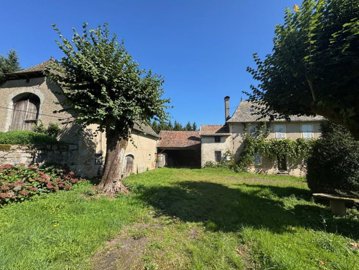 1 - Montsalvy, Property
