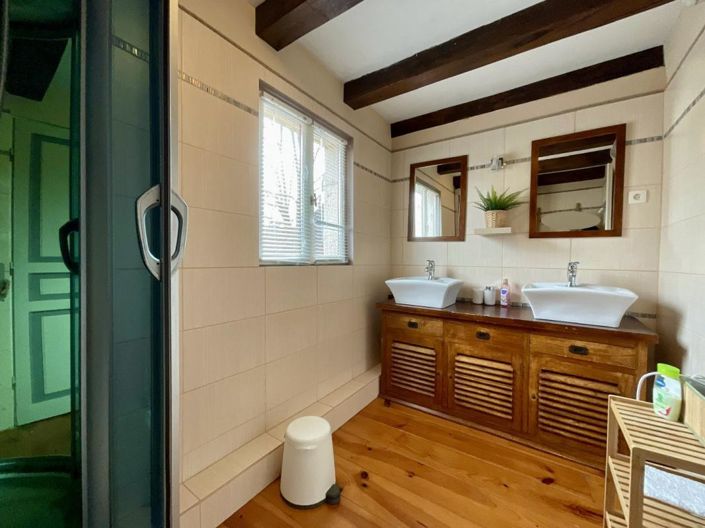 Image No.19-6 Bed House for sale