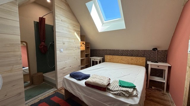 Image No.10-1 Bed Property for sale