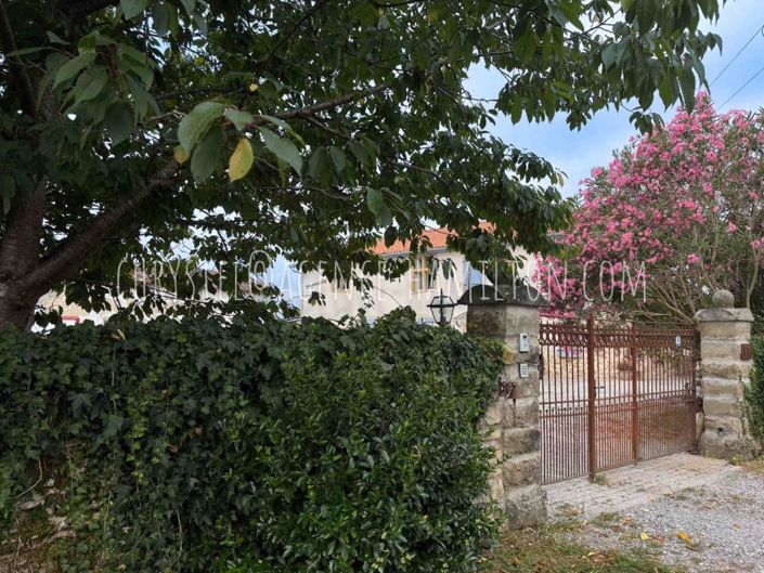 Image No.1-6 Bed Property for sale