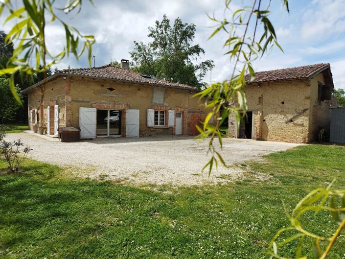 Image No.1-6 Bed Property for sale