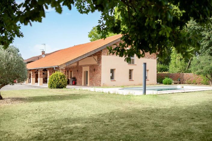 Image No.1-5 Bed Property for sale