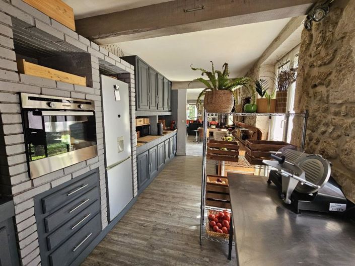 Image No.11-5 Bed Property for sale