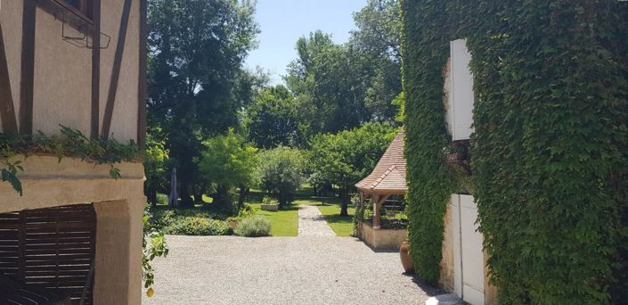 Image No.2-5 Bed Property for sale