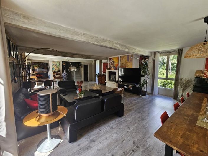 Image No.9-5 Bed Property for sale