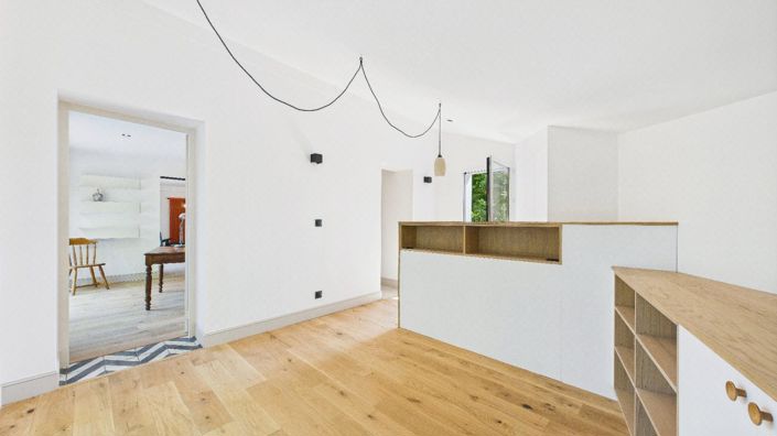 Image No.10-3 Bed House for sale