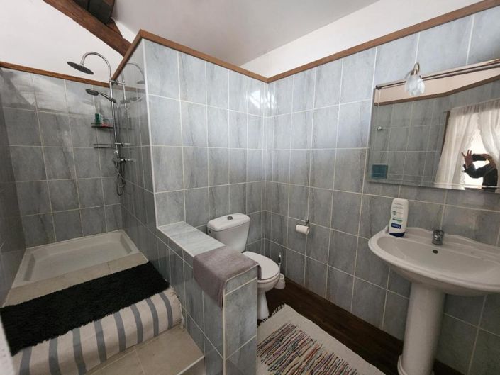 Image No.6-8 Bed House for sale