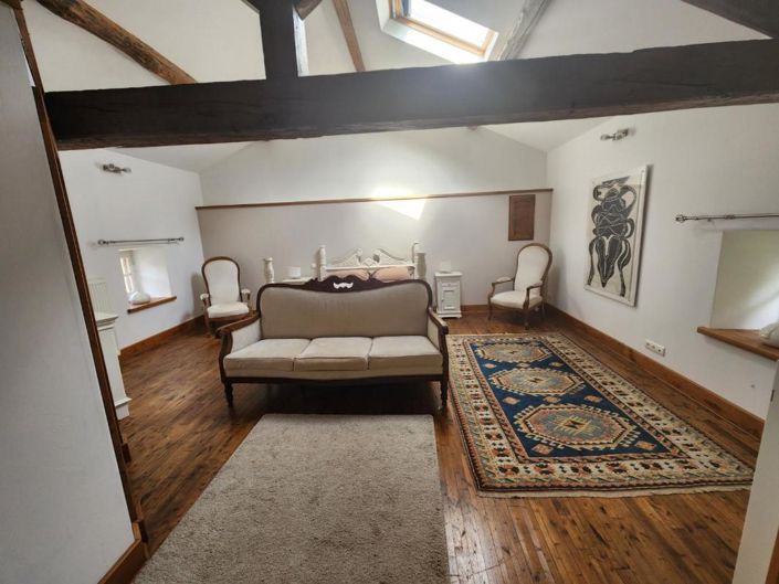 Image No.8-8 Bed House for sale