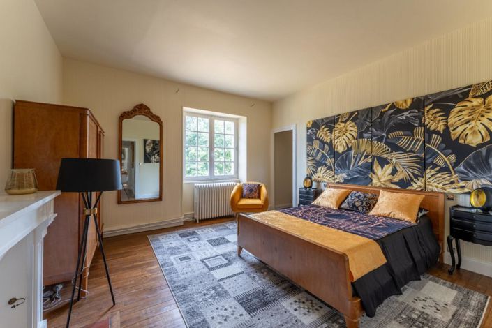 Image No.10-5 Bed Property for sale