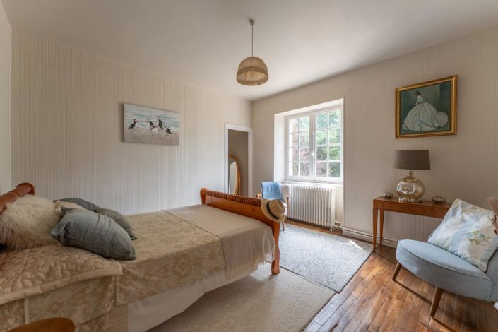 Image No.12-5 Bed Property for sale