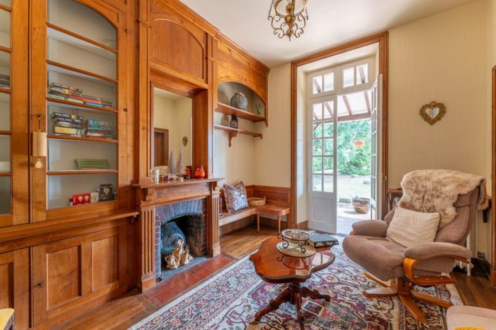 Image No.9-5 Bed Property for sale