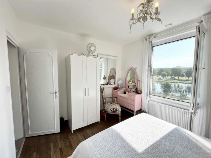 Image No.12-2 Bed Property for sale