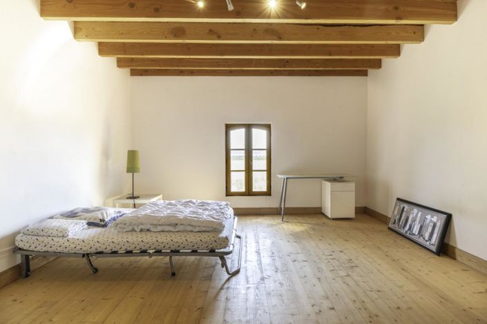 Image No.10-6 Bed Property for sale