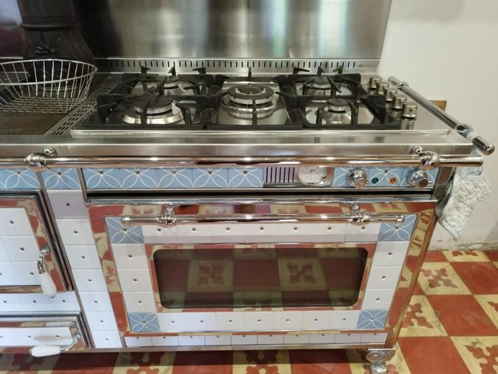 Image No.14-6 Bed Property for sale