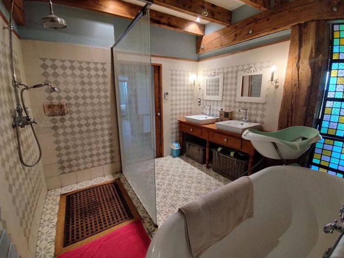 Image No.18-6 Bed Property for sale