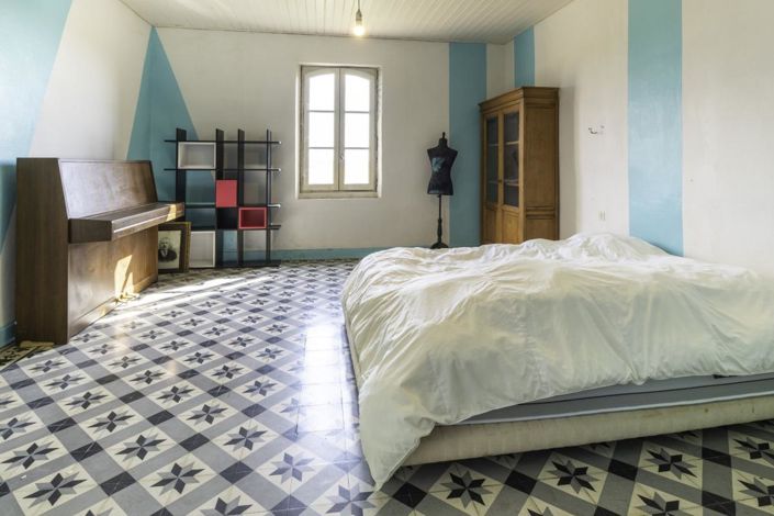 Image No.9-6 Bed Property for sale