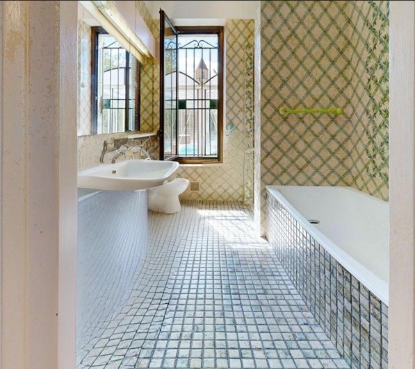 Image No.14-7 Bed House for sale