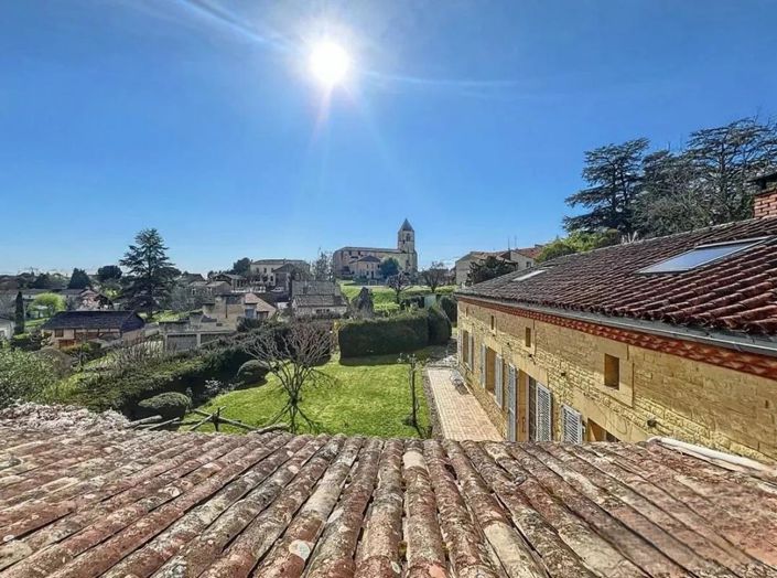 Image No.16-7 Bed House for sale