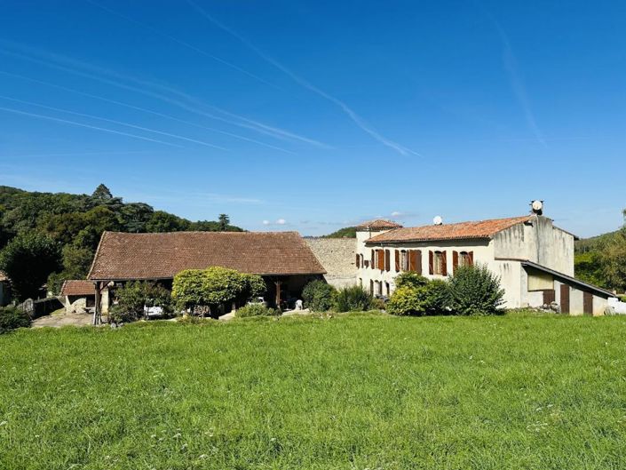 Image No.1-4 Bed Property for sale