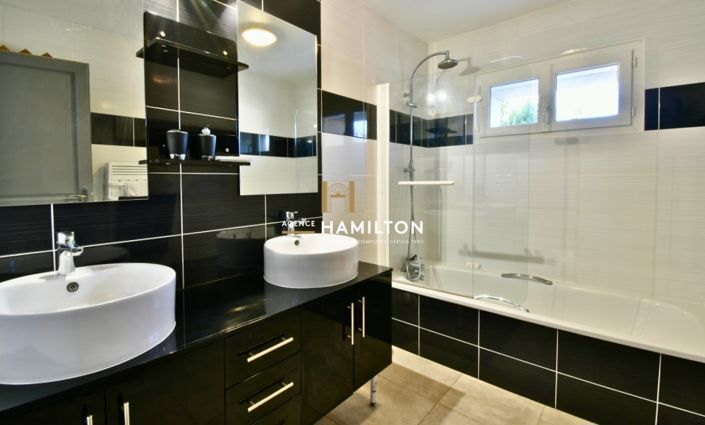 Image No.9-4 Bed Property for sale