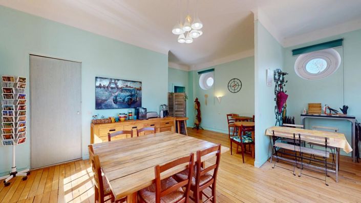 Image No.10-7 Bed Gite for sale