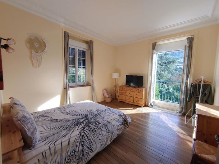 Image No.18-7 Bed Gite for sale