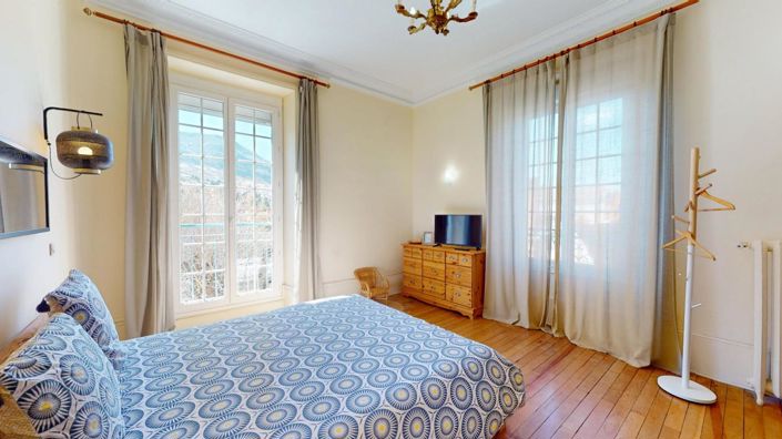 Image No.6-7 Bed Gite for sale