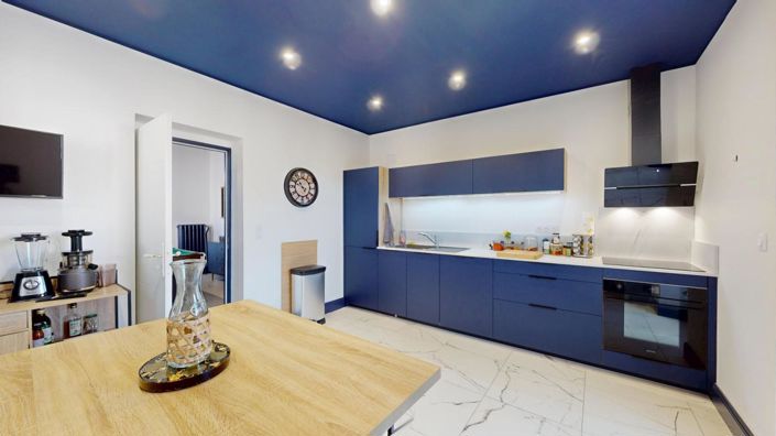 Image No.7-7 Bed Gite for sale