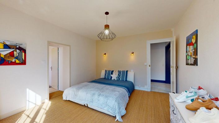 Image No.8-7 Bed Gite for sale