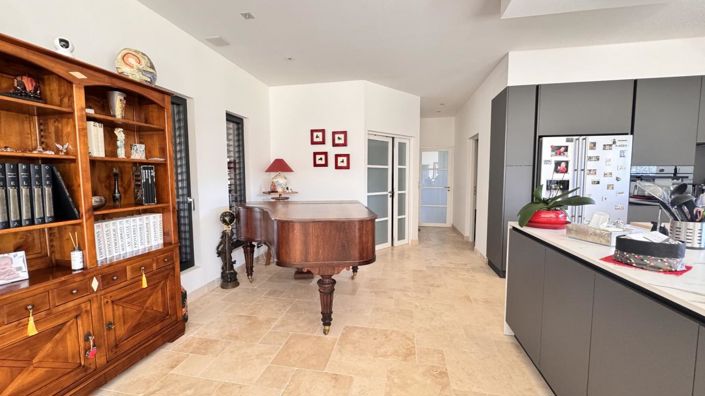 Image No.12-4 Bed House for sale