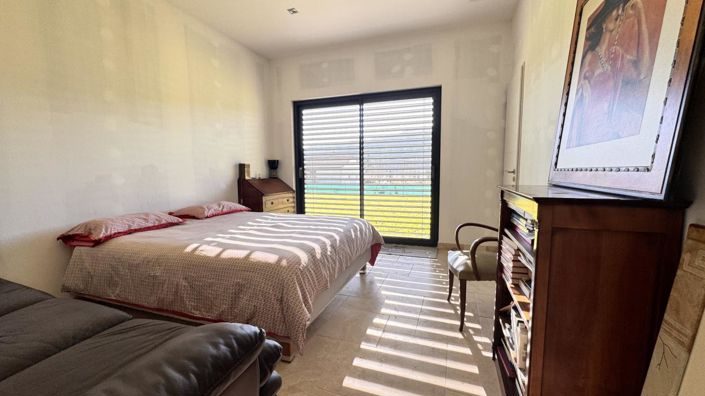 Image No.15-4 Bed House for sale