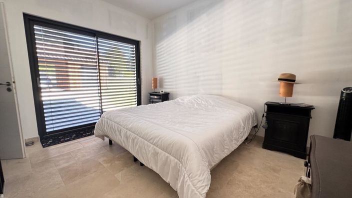 Image No.18-4 Bed House for sale