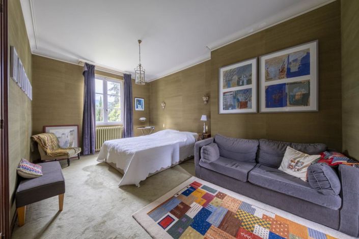 Image No.10-7 Bed Property for sale