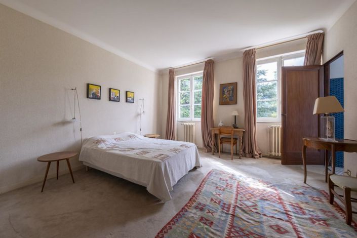 Image No.11-7 Bed Property for sale