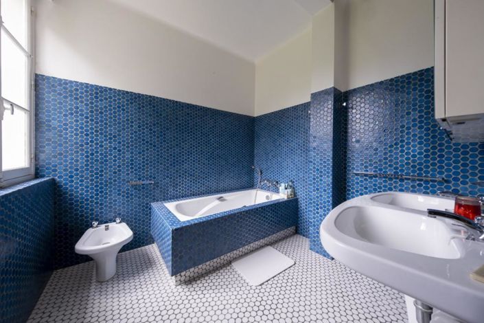 Image No.12-7 Bed Property for sale