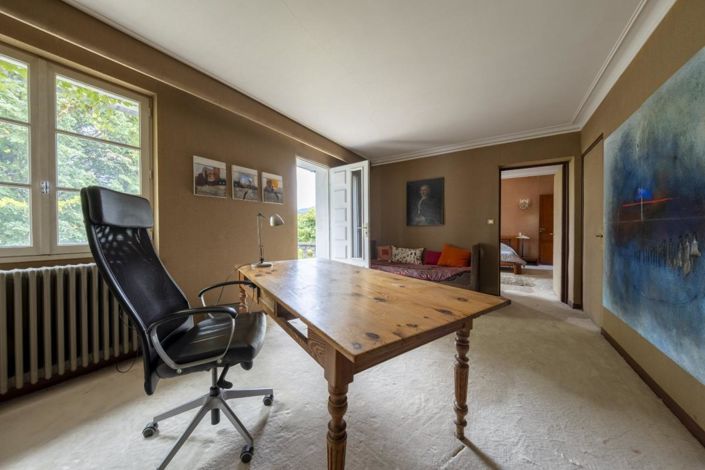 Image No.14-7 Bed Property for sale