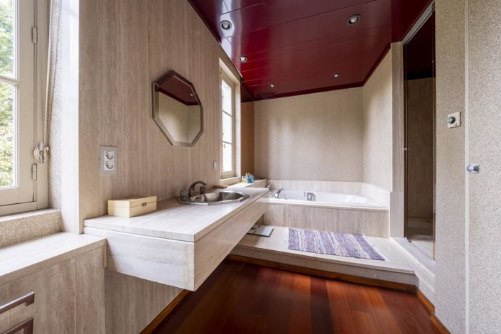 Image No.15-7 Bed Property for sale