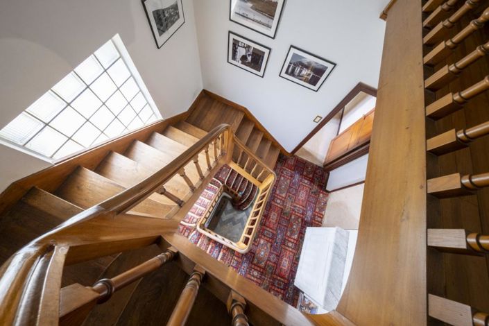 Image No.16-7 Bed Property for sale