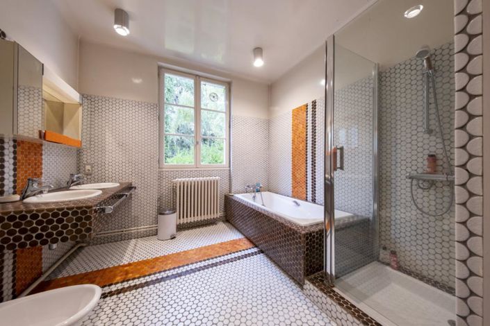 Image No.18-7 Bed Property for sale