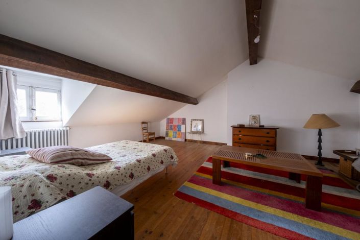 Image No.20-7 Bed Property for sale