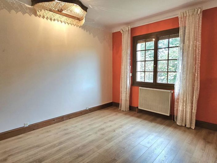 Image No.13-5 Bed Property for sale