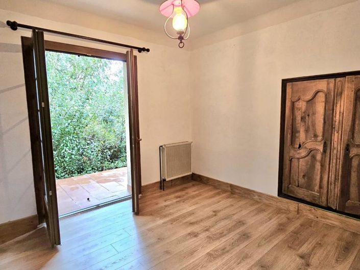 Image No.14-5 Bed Property for sale