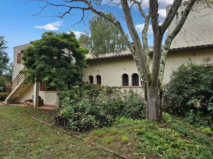 Image No.2-5 Bed Property for sale