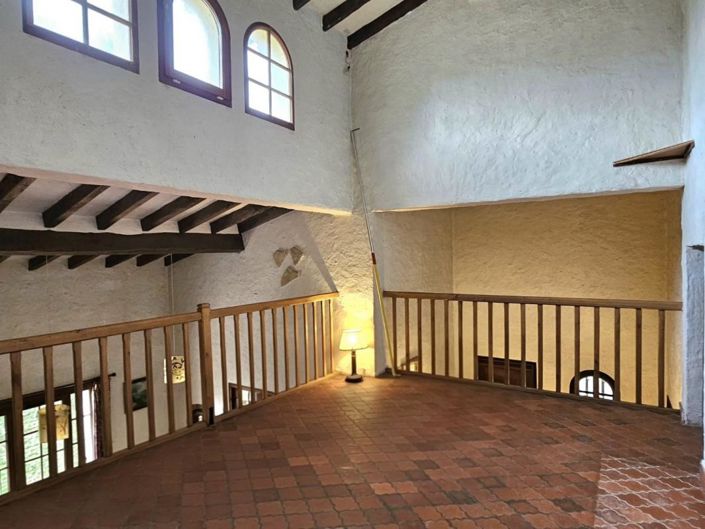 Image No.8-5 Bed Property for sale