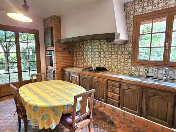 Image No.9-5 Bed Property for sale